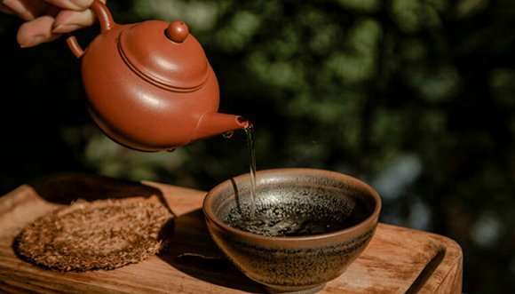 英国学术期刊发伦文证实，紫砂壶泡乌龙茶更好喝！