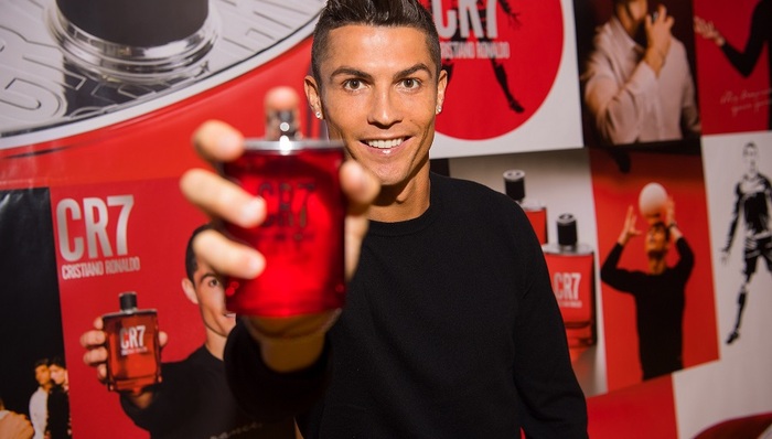 【体育明星日常】托马斯隔空表白前主帅 C罗发布香水还客串DJ