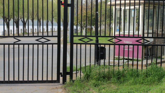 “围栏战争”的北京样本：商品房和两限房业主谁弱势？