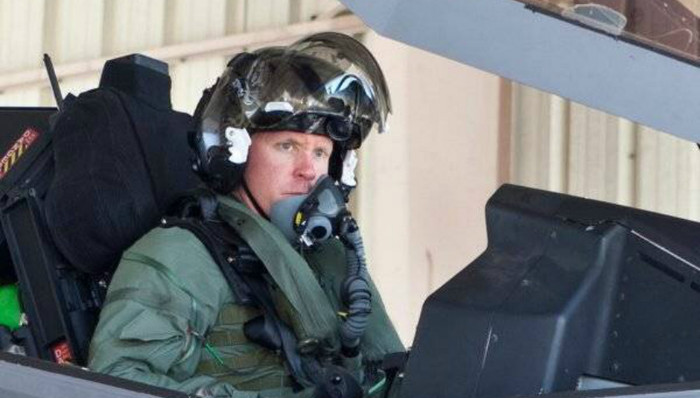 美国飞行员,失事身亡