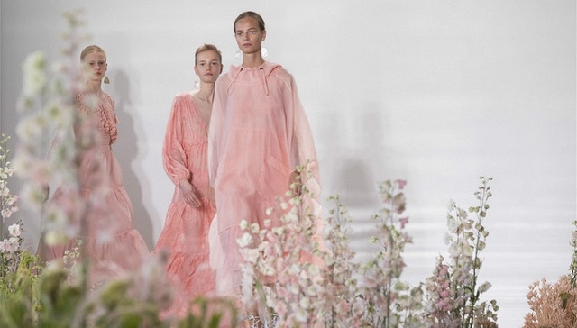 时装周只是衣服鞋包的天下？其实也是花卉师们的生意战场