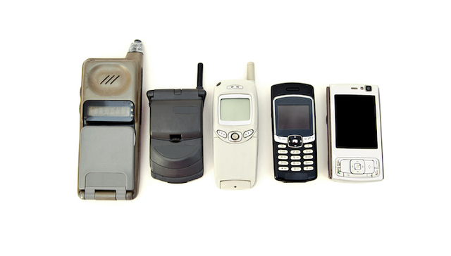 新iPhone发布 为何人们要刷屏10年前的手机？