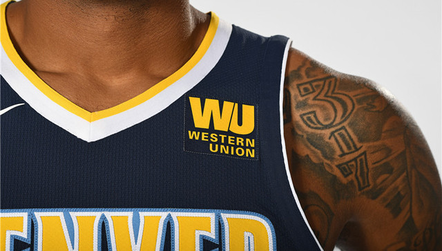 【体育晚报】NBA新赛季球衣即将亮相 精武门总决赛明晚广州打响