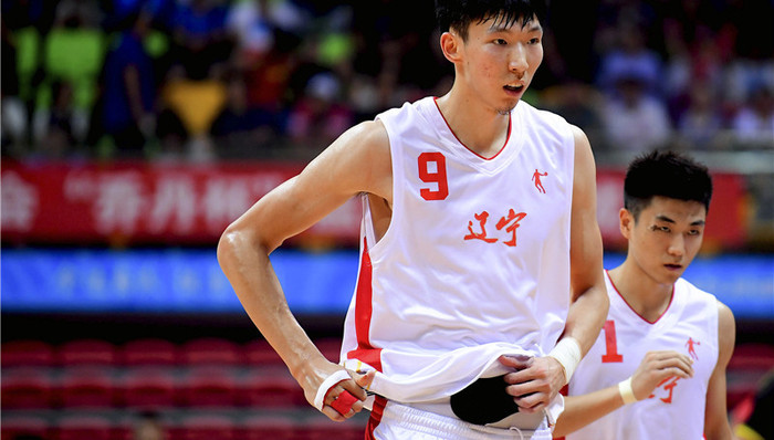 【体育明星日常】《2K18》周琦能力值揭晓 上港众将报到同济大学