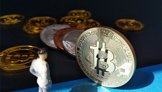 中国监管引发巨震：比特币坐上过山车 半天回涨800美元