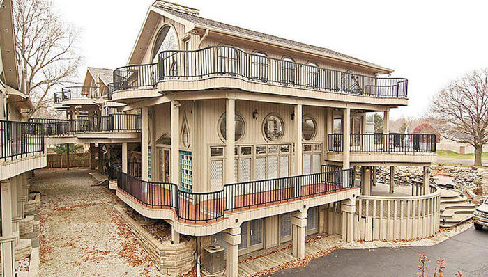 美国有栋豪宅太丑了 降价七次让利132万美元还是卖不掉