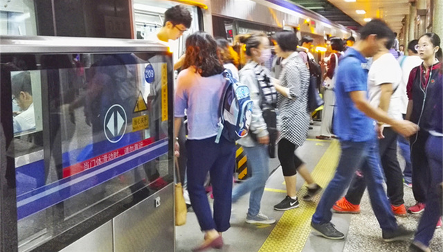 常住人口,常住外来人口,负增长,北京工业大学,增速,首都功能,大城市病,非户籍人口,机械增长,治理评