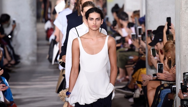 纽约和伦敦时装周上多了一个中国名字 他叫京东