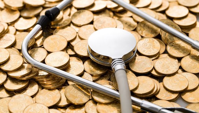 标普下调我国主权评级 专家称中国不必削足适履