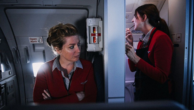 镜头中维珍空乘的穿云之旅