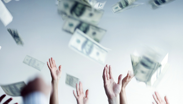 新财富疯狂拉票众生相：做总结倒苦水 秀才艺晒长腿