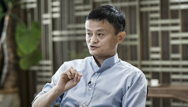 阿里巴巴上市三周年 马云“吃泡面看拳赛”庆祝