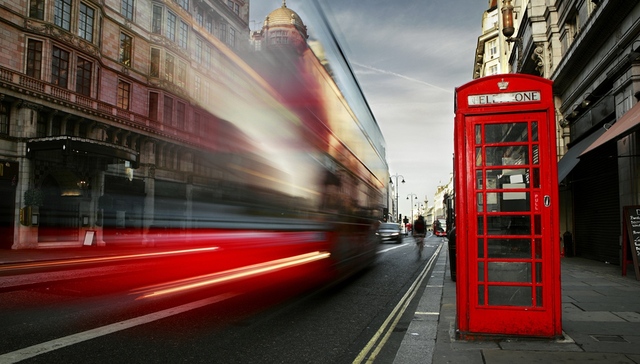 【财经24小时】财政部驳标普调降中国主权信用评级 证监会进一步完善并购重组信息披露规则