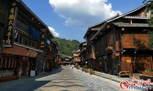 【喜迎十九大 文脉颂中华】让新媒体与非遗保护良性互动