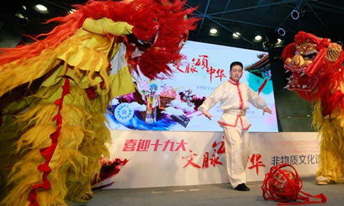 【喜迎十九大 文脉颂中华】让新媒体与非遗保护良性互动