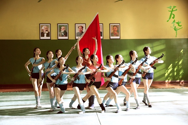 正在路演、临近上映 冯小刚新片《芳华》却突然撤档