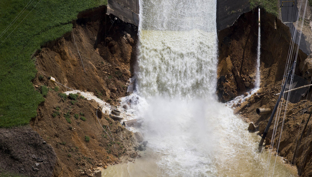飓风玛丽亚恐致波多黎各大坝坍塌 七万人“摸黑”疏散