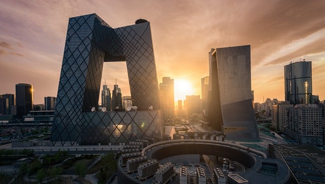 【财经数据】人民币汇率创近一个月新低 8月全国首套房平均利率突破5%