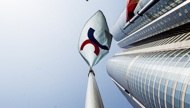 互联网保险第一股港交所挂牌 众安在线开盘大涨15%