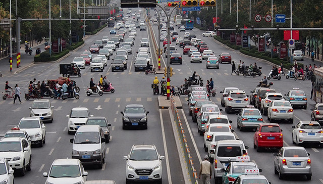 东莞,,交警,,高速,,晕倒