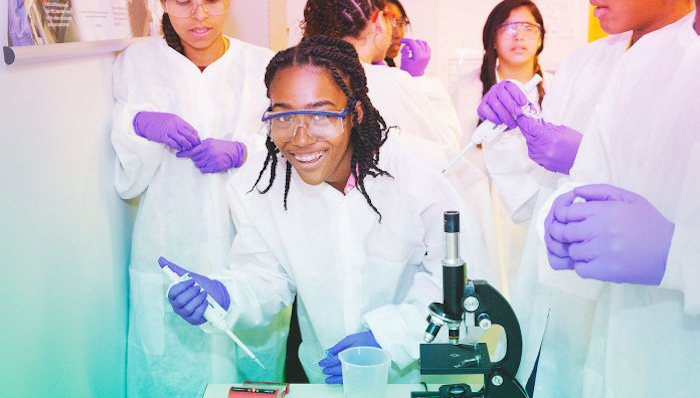 特朗普与脸书和谷歌联手推进公立学校的STEM教育