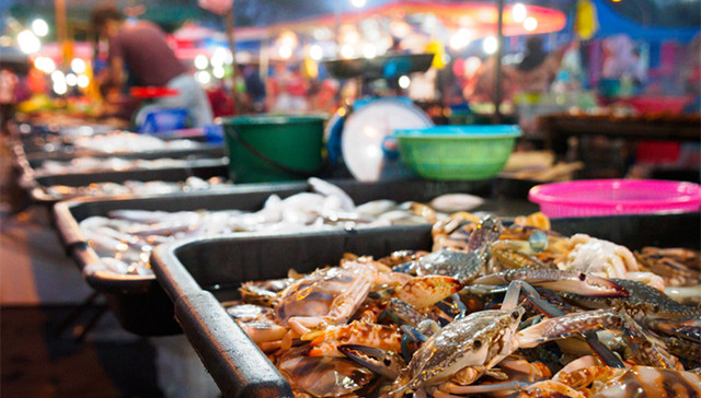 北京动物园,熊猫月饼,三亚,海鲜宰客,洱海,物业费,科研人员兼职,故宫鸟巢