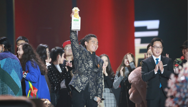 《中国新歌声》第二季收官 刘欢战队扎西平措获总冠军