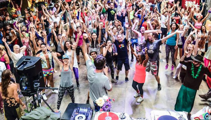 美国校园正流行晨间派对 这或许才是早起的正确打开方式