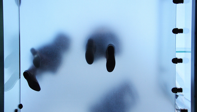 景区玻璃栈道突然“炸裂”之后