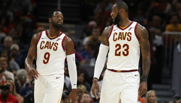 【体育明星日常】韦德“狂黑”詹姆斯 女排国手开启联赛征程