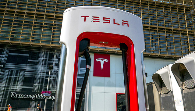 多位高管离职、数百员工解雇、上万新车召回 特斯拉怎么了？