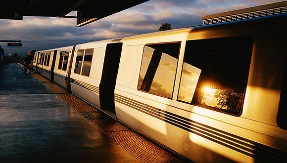 试乘北京首条磁悬浮：噪音小振动小 乘坐更舒适