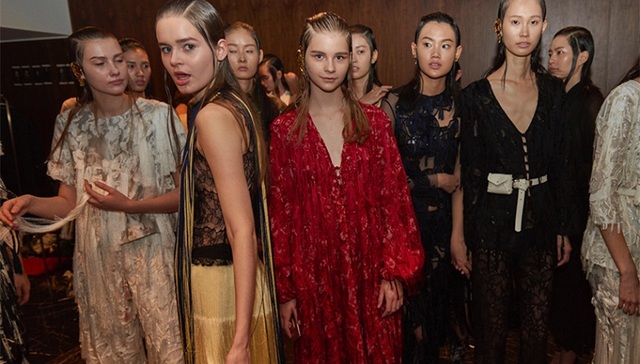 上海时装周｜XUZHI和之禾的大秀上演 而Ms Min则搭起了一座室内植物园