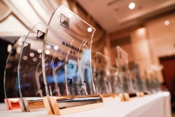 界面新闻斩获金投赏三项大奖