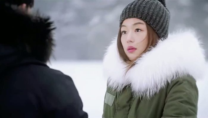 还记得全智贤在《星你》里穿的毛领大衣吗？现在它被弘毅投资入股了