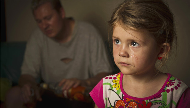 【研究】父母轻度酗酒也会让子女焦虑 儿童远视可能影响学业