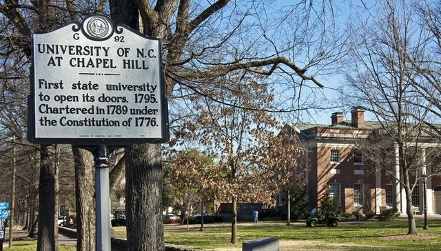 顾泓彬,竞选,教堂山,新移民,美国政府,美国公民,议员,罗伯茨,耻辱,职业