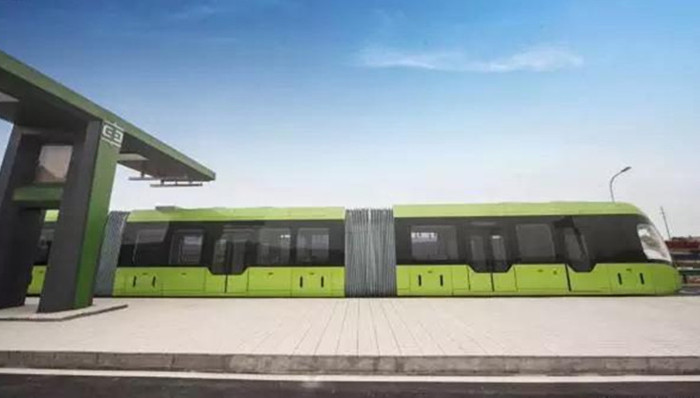 全球首列智轨列车在湖南试行 可感知路径