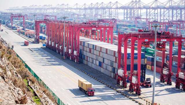 专家：上海筹划自由贸易港区建设核心是做好离岸贸易