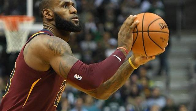 因伤被迫改变投篮手势 勒布朗·詹姆斯竟比从前更准