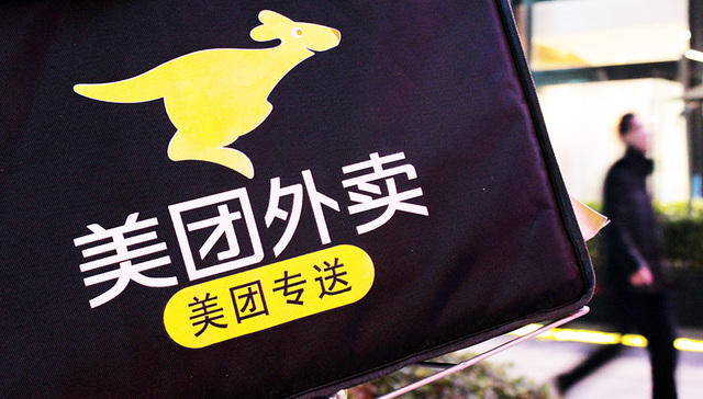 美团送餐员被曝偷吃客人饭菜又吐回 官方已确认并辞退该员工