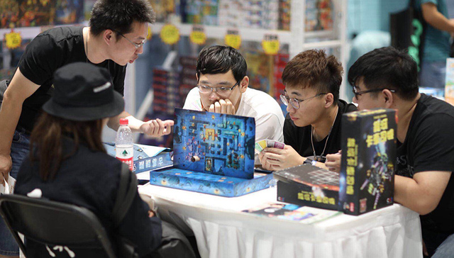 【深度】90后怎样才愿意坐下来和40后玩两盘？也许只有玩桌游的时候吧