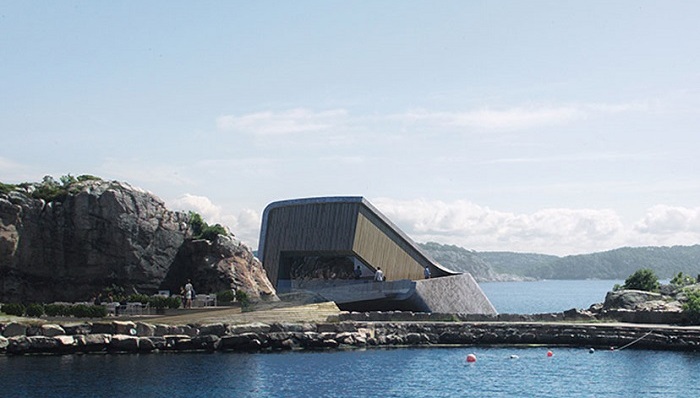 北欧第一家水下餐厅要开业了，半沉入式结构带人逐渐走到海底