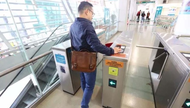 明年起乘上海地铁可刷支付宝  今日接入磁悬浮和香港出租车