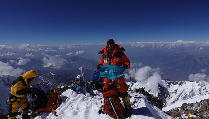 张梁,,银行,,登山