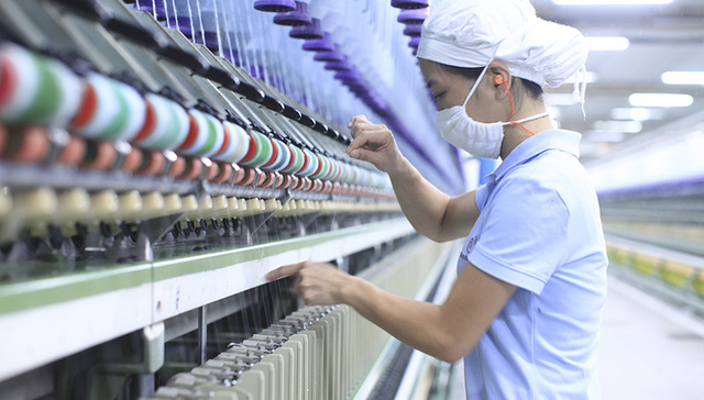 网易严选爆款是如何生产的？我们去一家衬衫工厂看了看