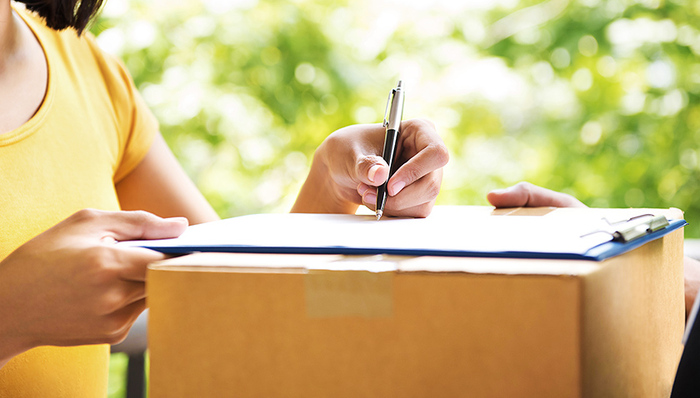 同城,触网,EMS,快递巨头,快递服务,快递业务,快递公司,试水,第一财经,外卖