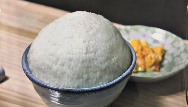 没见过这么诡异的白米饭……