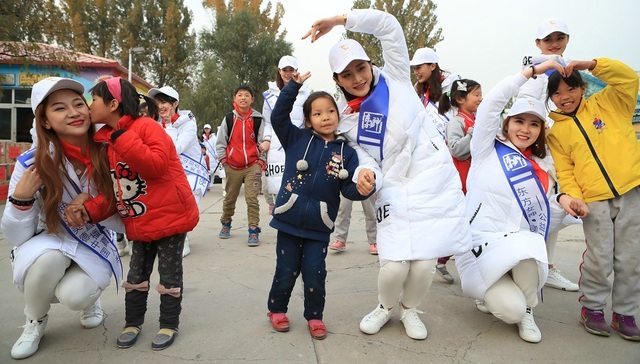 北京金海湖30位金牌大使爱心公益行 走进顺义太阳村看望孤守儿童