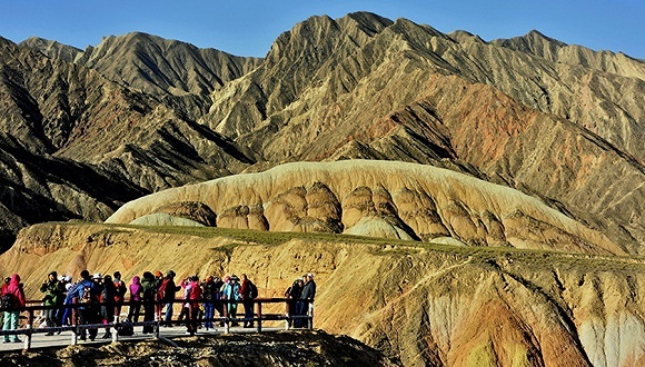 旅游爱好者,错峰,冷门,出游,鸣沙山月牙泉,线路,门票价格,银发族,旅行社了解,布达拉宫
